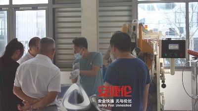 上海汽車輪轂客戶到訪參觀28工位噴膠機(jī)和R55滾噴機(jī)