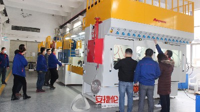 安捷倫新設(shè)備-鏈條噴膠機PLB216-ZB3015X順利通過客戶驗收！